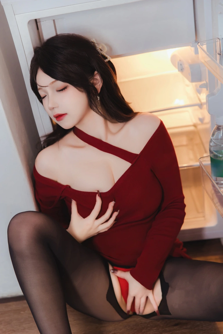 《红裙黑丝小娇妻》｜雪晴Astra · 65张写真、2 个视频