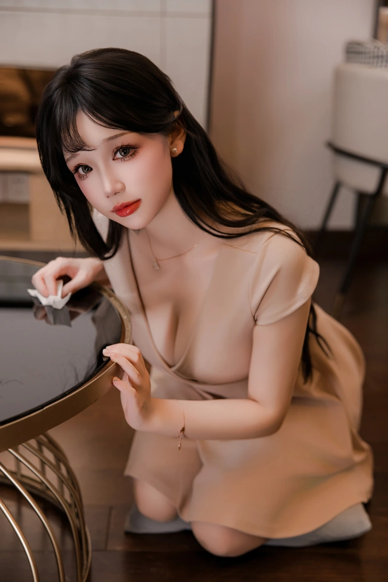 《洗浴店 杏色工作服A字裙》｜雪晴Astra · 86张写真、1 个视频