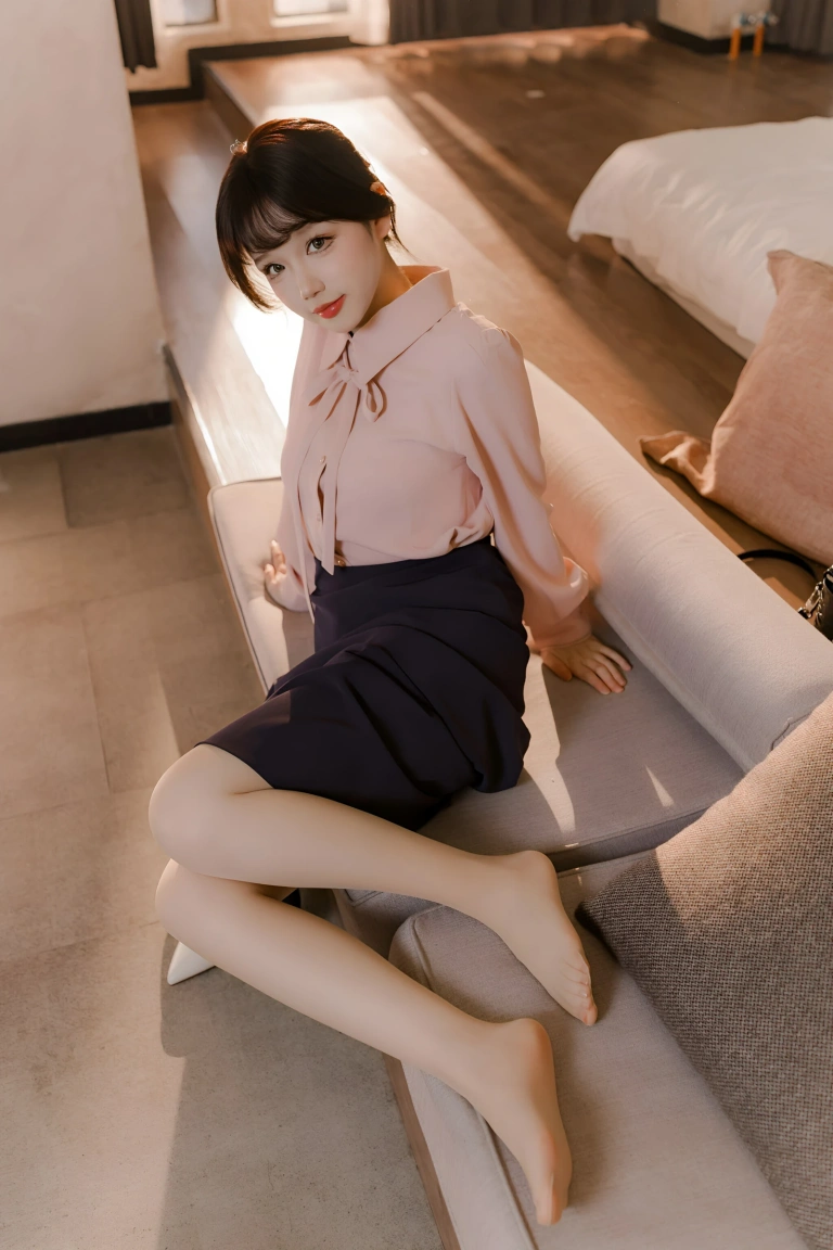 《肉丝通勤OL》｜雪晴Astra · 71张写真、1 个视频