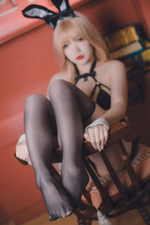 《金发兔女郎》｜雪晴Astra · 73张写真、1 个视频