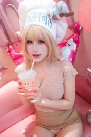 《小鹿の粉色私宴》｜鹿八岁baby · 216张写真、1 个视频