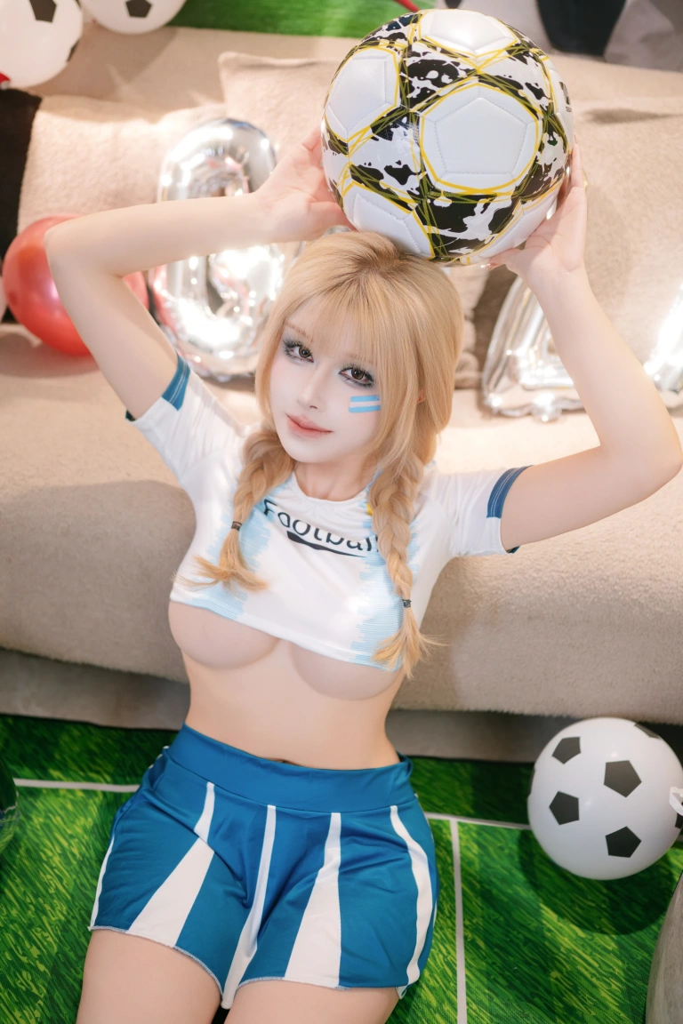 《世界杯之夜》｜鹿八岁baby · 213张写真、1 个视频