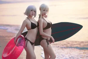 《黑贞1 海边泳装》｜半半子 BANBANKO&索索sophia · 40张写真