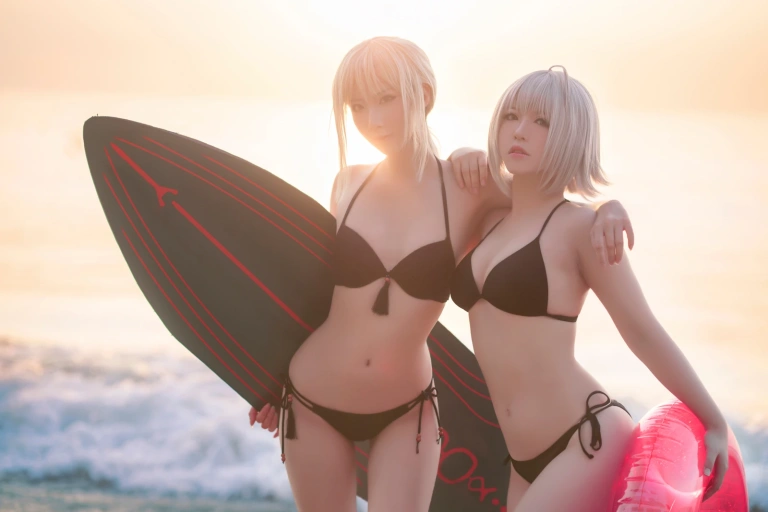 《黑贞1 海边泳装》｜半半子 BANBANKO&索索sophia · 40张写真