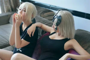 《黑贞2 家居ps4》｜半半子 BANBANKO&索索sophia · 30张写真