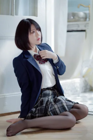 《彼女の制服姿が好き》｜半半子 BANBANKO · 54张写真