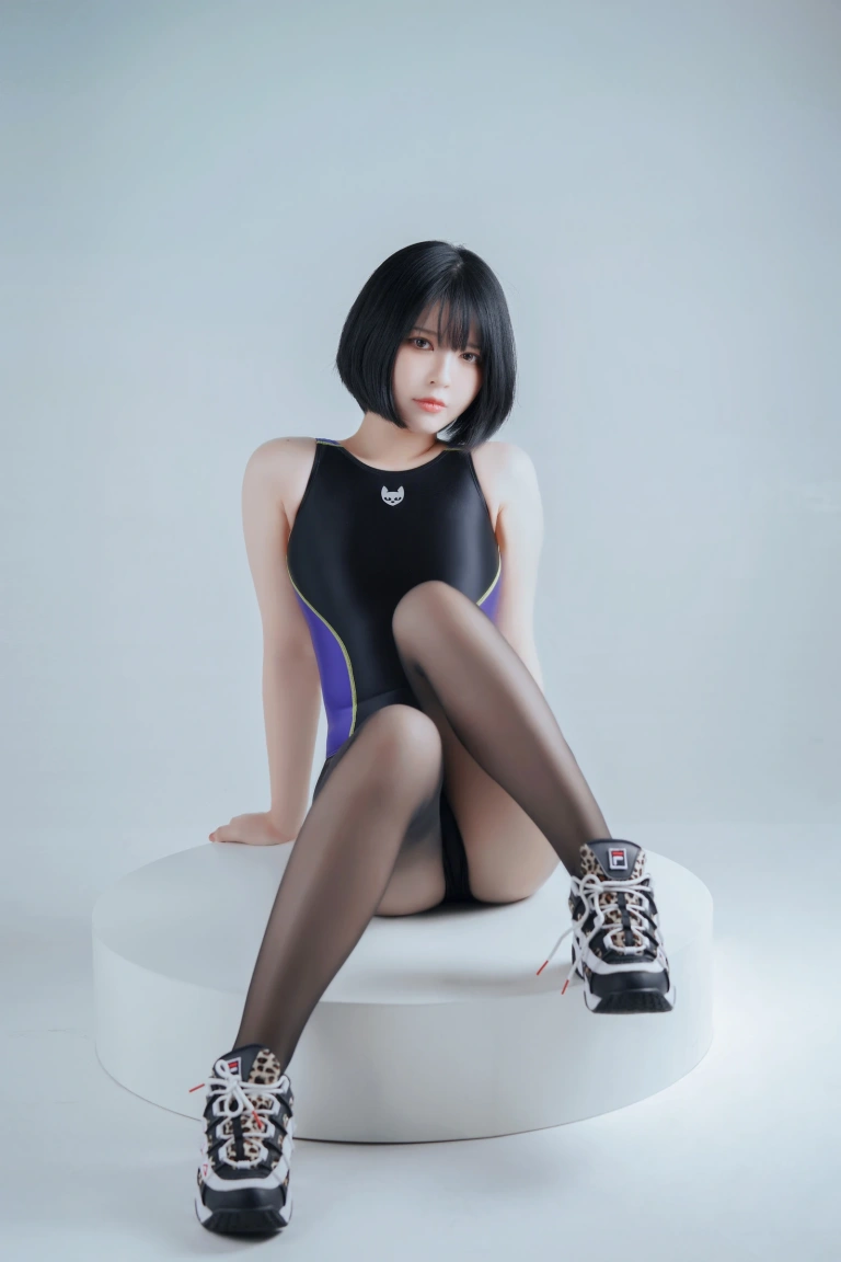 《竞泳》｜半半子 BANBANKO · 36张写真