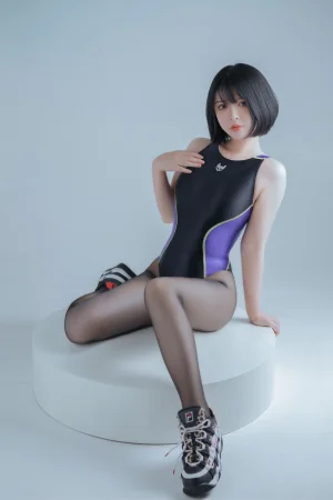 《竞泳》｜半半子 BANBANKO · 36张写真