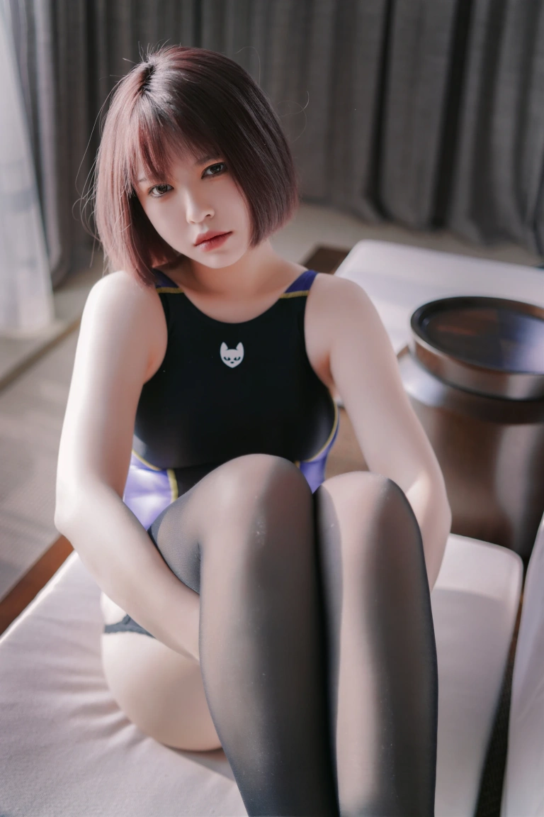 《競泳水着を着た彼女》｜半半子 BANBANKO · 36张写真
