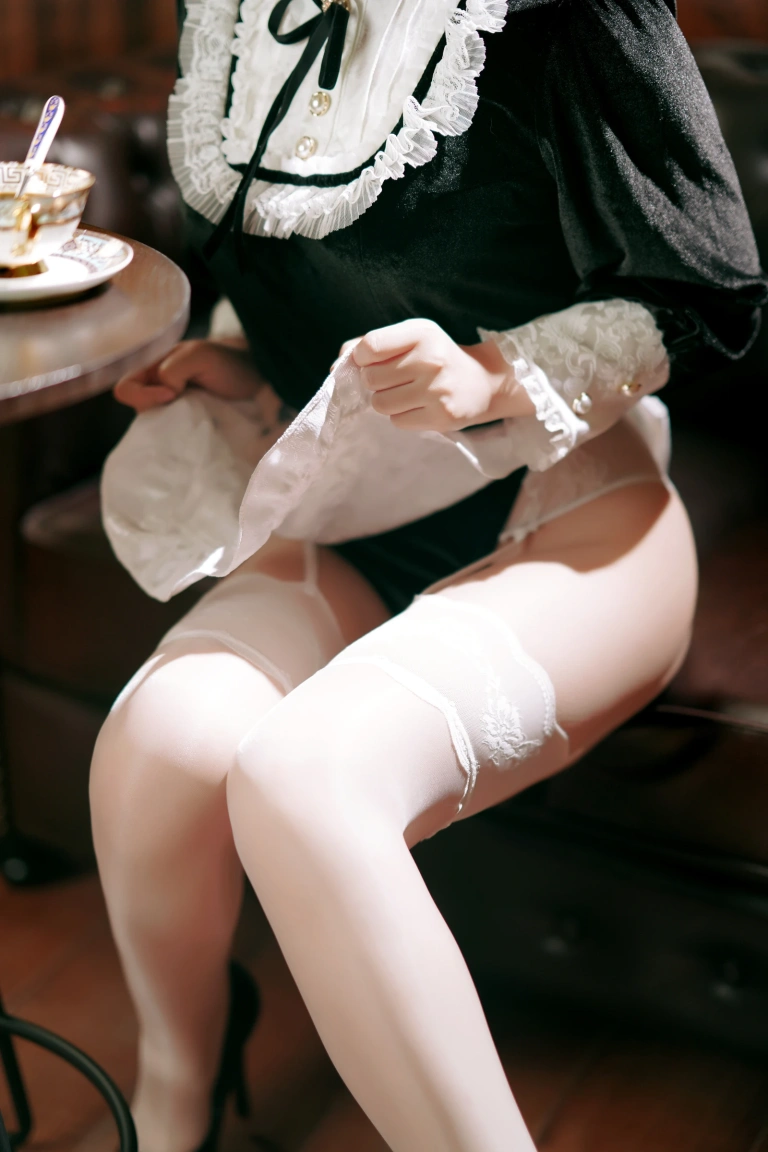 《来一份下午茶吧》｜半半子 BANBANKO · 77张写真、2 个视频