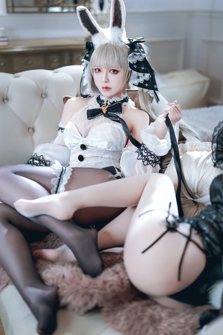 《可畏兔兔》｜半半子 BANBANKO&面饼仙儿 · 57张写真、6 个视频