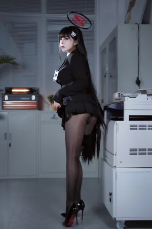 《蔚蓝档案 调月莉音OL》｜半半子 BANBANKO · 60张写真、8 个视频
