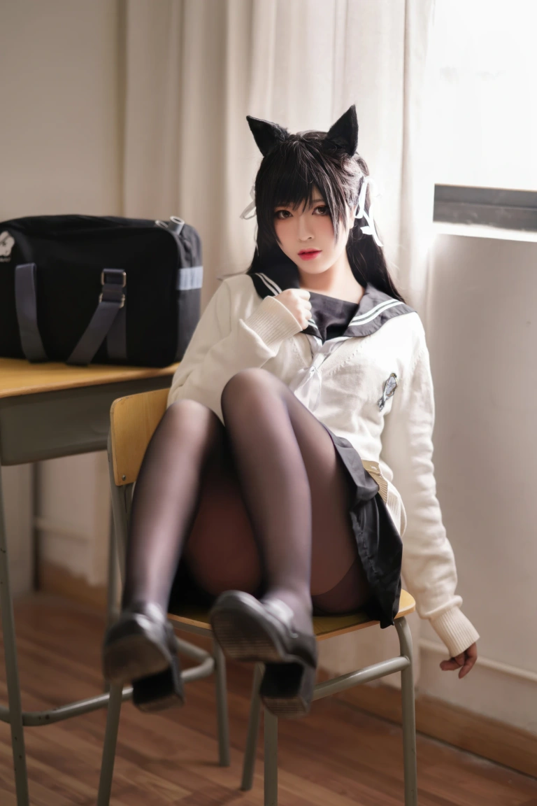 《碧蓝航线 爱宕校服》｜半半子 BANBANKO · 25张写真