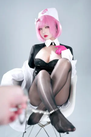 《王医生》｜半半子 BANBANKO · 56张写真