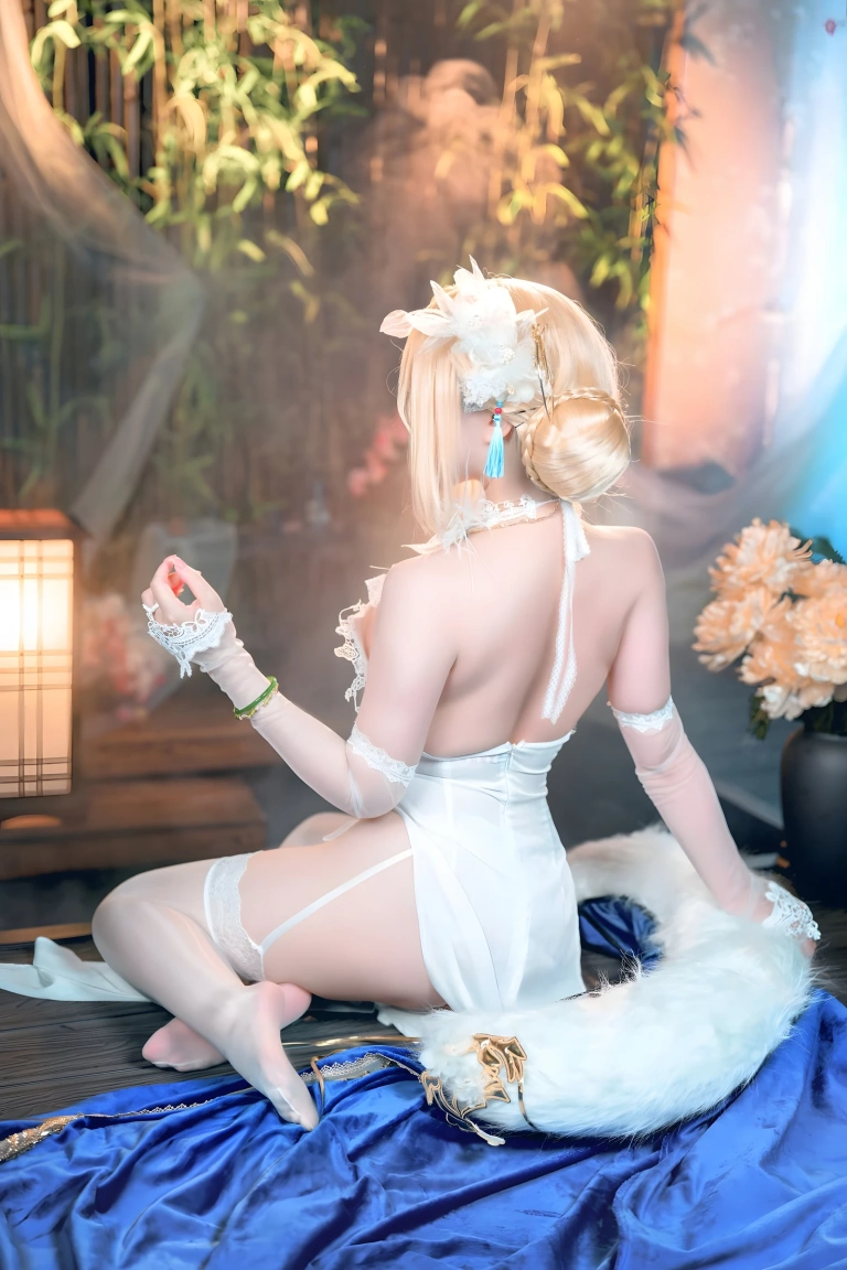 《贞德 灯花祝装圣女 灯火佳期》｜半半子 BANBANKO · 58张写真