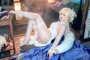 《贞德 灯花祝装圣女 灯火佳期》｜半半子 BANBANKO · 58张写真