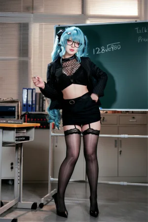 《Nikke胜利女神 普丽瓦蒂》｜半半子 BANBANKO · 58张写真、5 个视频