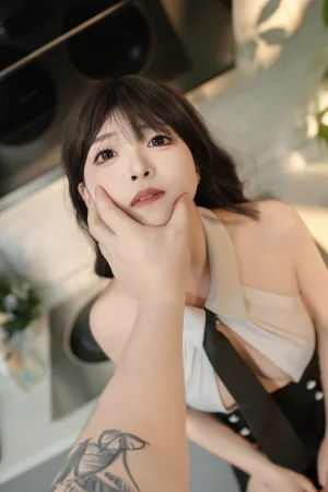 《小职员》｜Bangni邦尼 · 83张写真