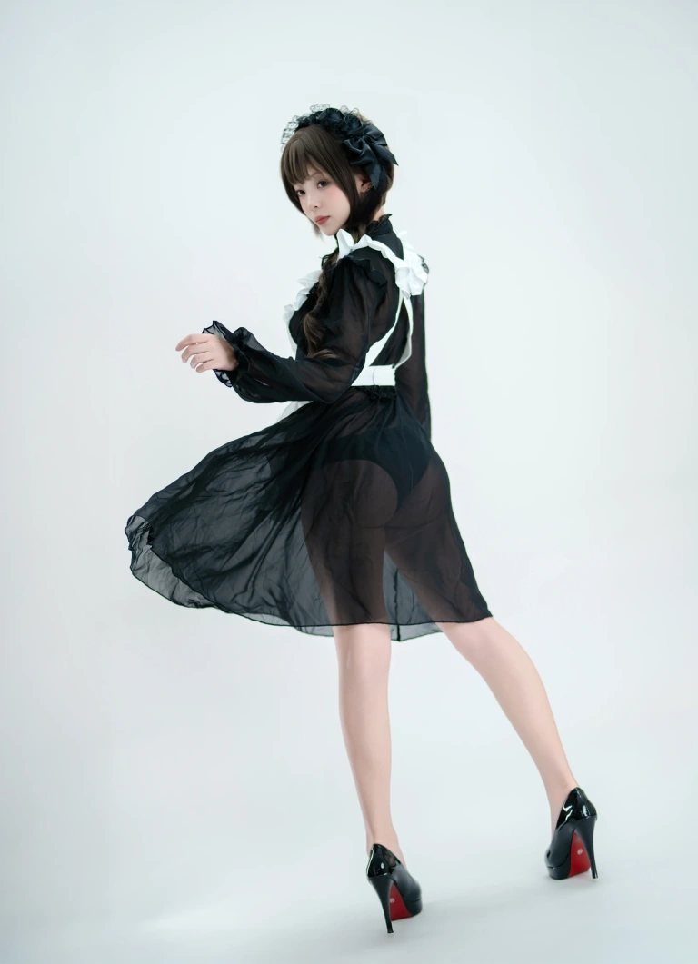 《枪械女仆》｜Bangni邦尼 · 68张写真、6 个视频