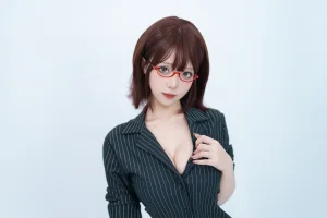 《女秘书》｜Bangni邦尼 · 68张写真、6 个视频