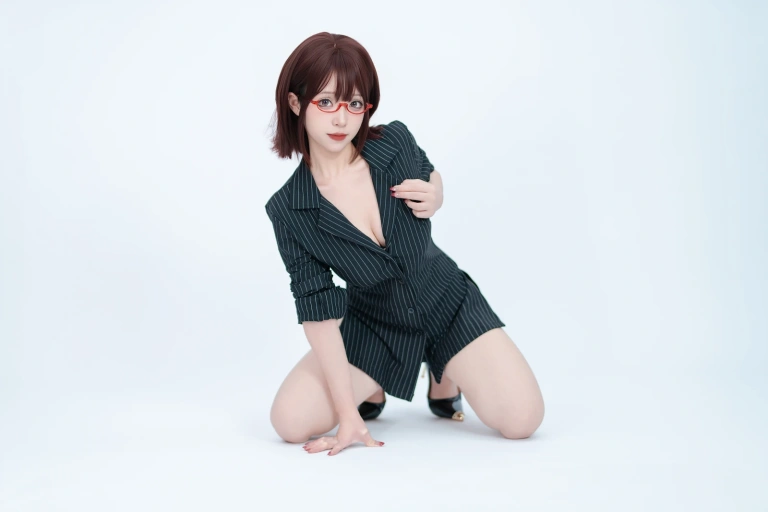 《女秘书》｜Bangni邦尼 · 68张写真、6 个视频