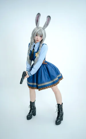 《兔子警官》｜Bangni邦尼 · 72张写真、8 个视频