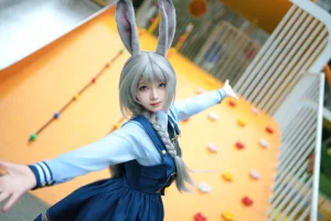 《兔子警官》｜Bangni邦尼 · 72张写真、8 个视频