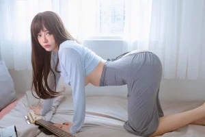 《Guitar Sister》｜Byoru · 55张写真、7 个视频