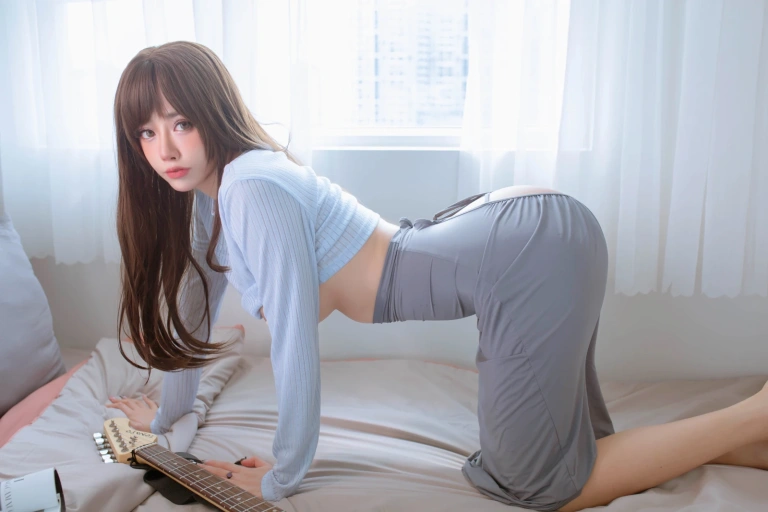 《Guitar Sister》｜Byoru · 55张写真、7 个视频