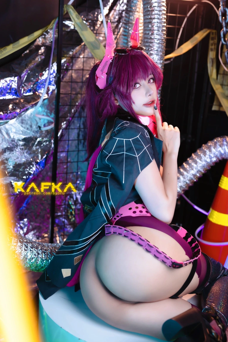 《Kafka Cyberpink》｜Byoru · 41张写真、10 个视频