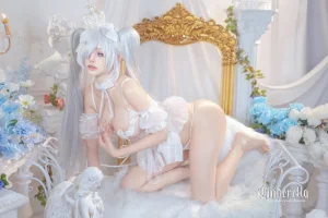 《Cinderella》｜Byoru · 63张写真、21 个视频
