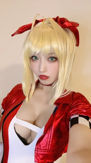《尼禄赛车》｜切切celia · 14张写真