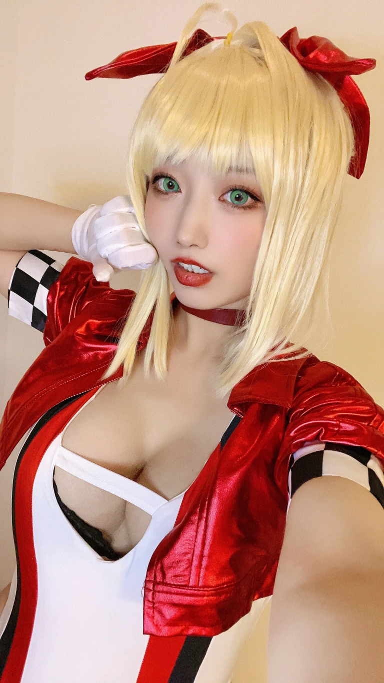 《尼禄赛车》｜切切celia · 14张写真