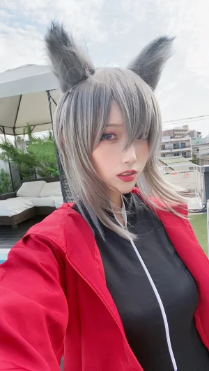 《明日方舟 红》｜切切celia · 28张写真、1 个视频