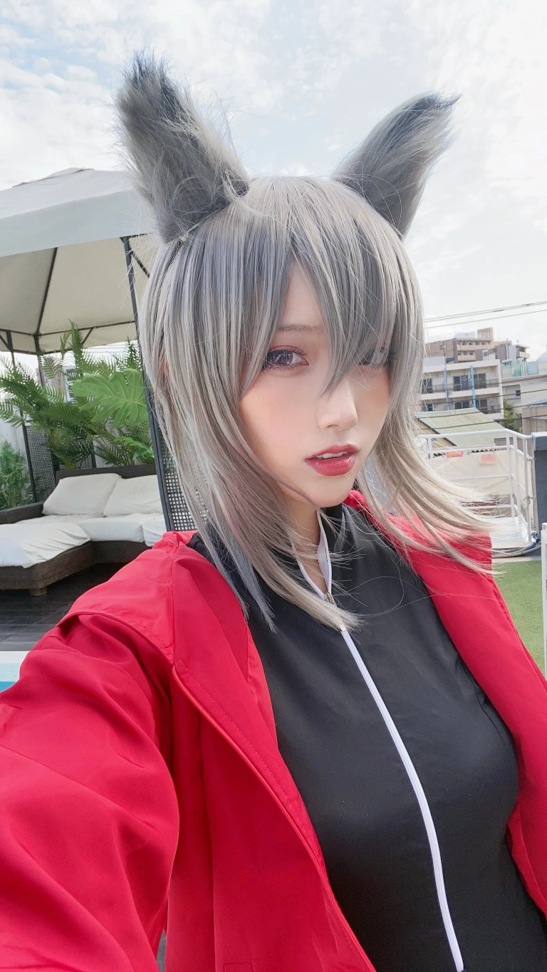 《明日方舟 红》｜切切celia · 28张写真、1 个视频