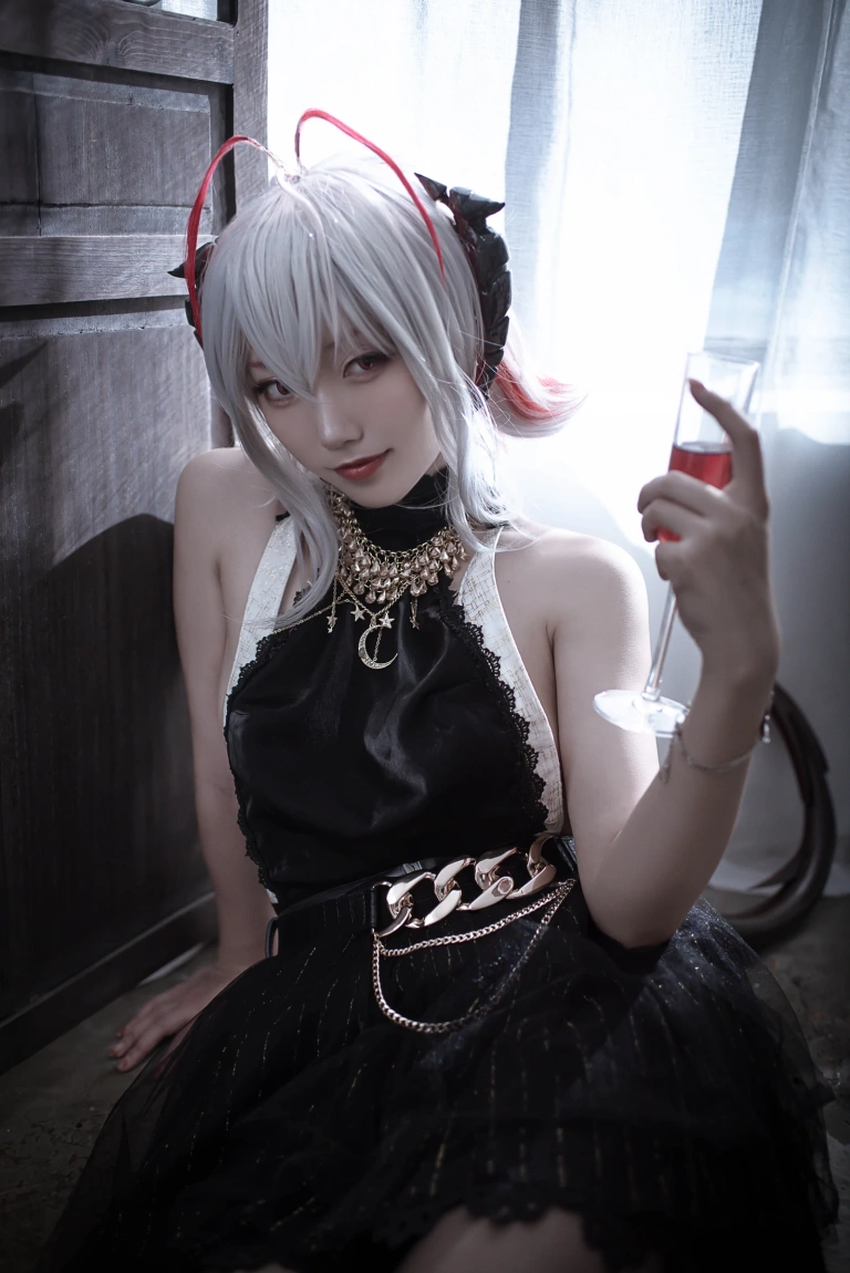 《明日方舟 W 礼服》｜切切celia · 20张写真