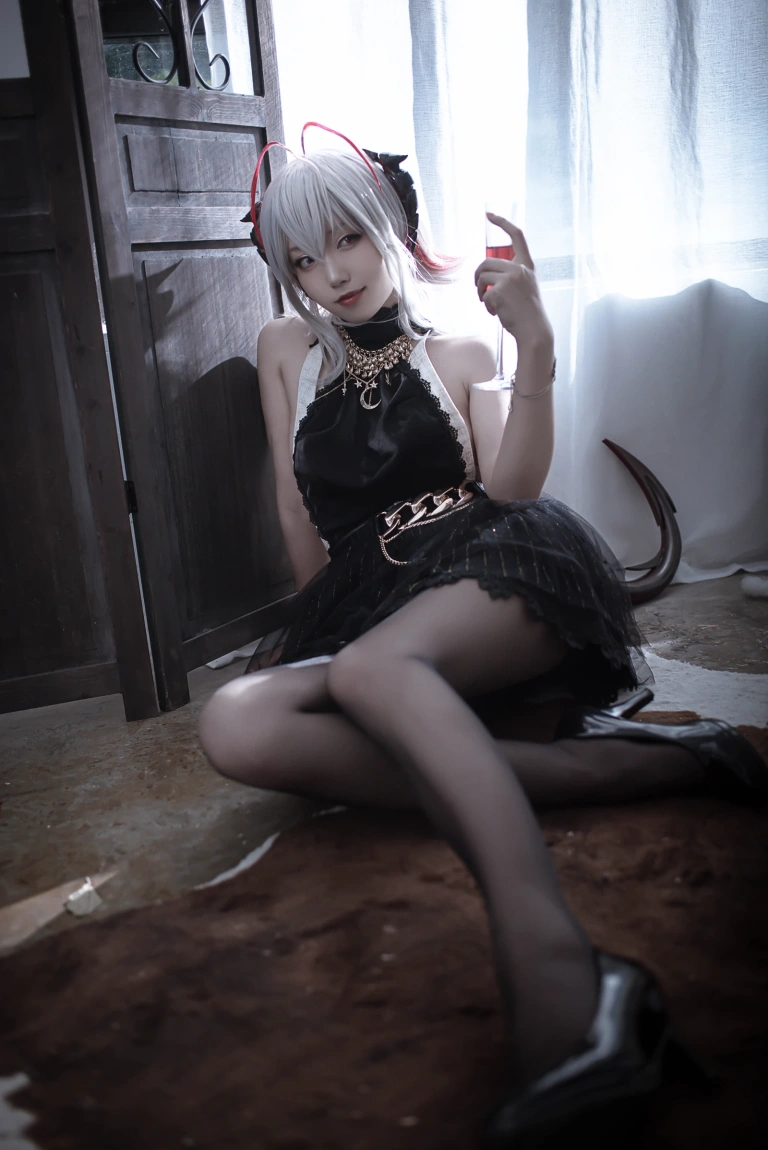 《明日方舟 W 礼服》｜切切celia · 20张写真