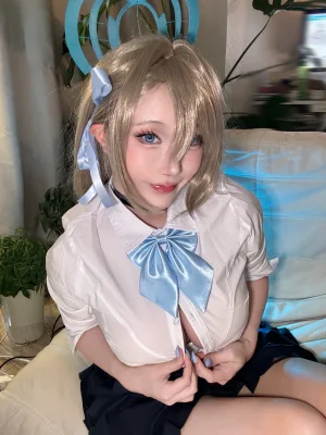 《明日奈制服自拍》｜切切celia · 17张写真、7 个视频