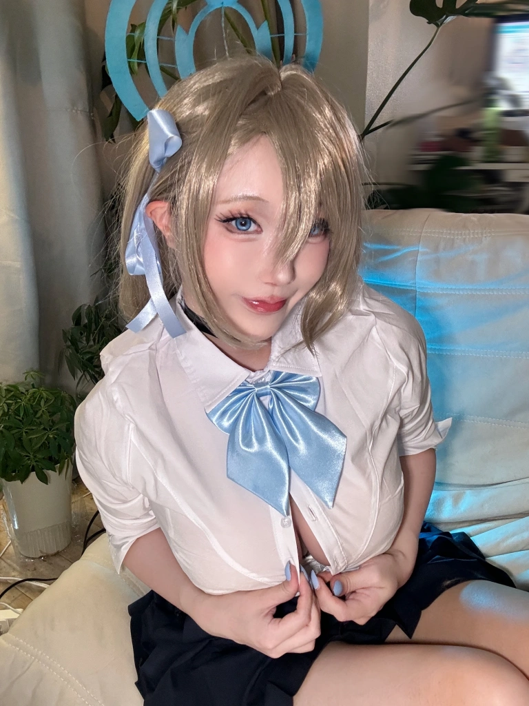 《明日奈制服自拍》｜切切celia · 17张写真、7 个视频