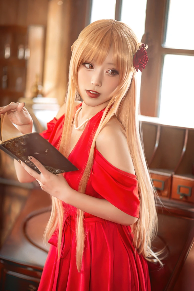 《刀剑神域 亚丝娜礼服》｜切切celia · 28张写真