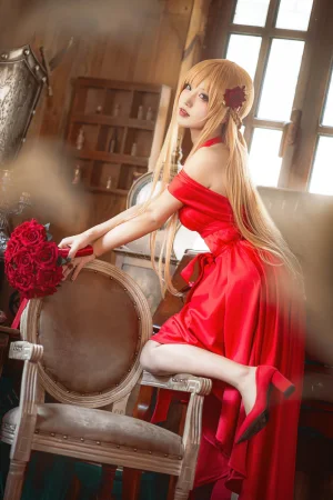 《刀剑神域 亚丝娜礼服》｜切切celia · 28张写真