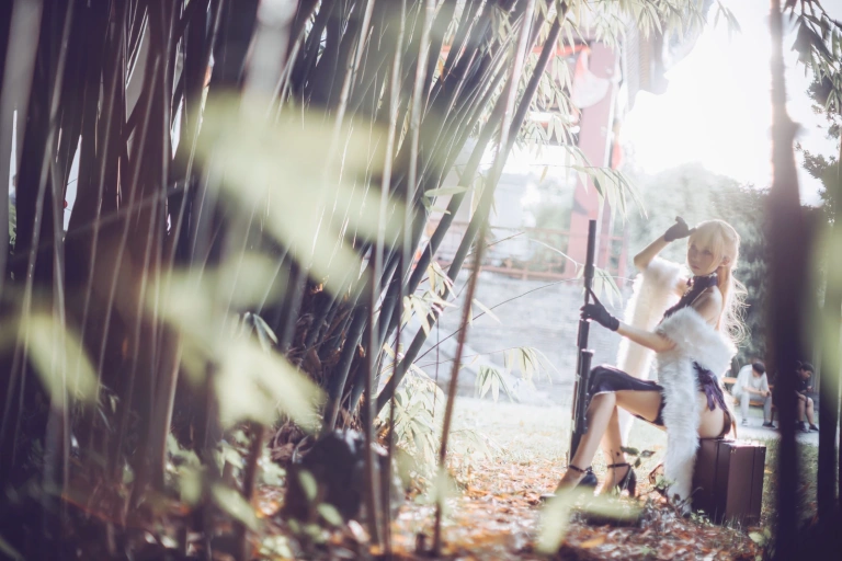 《少女前线 紫雨心》｜coser衣衣 · 14张写真