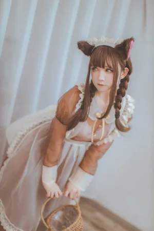 《透明女仆》｜coser衣衣 · 31张写真