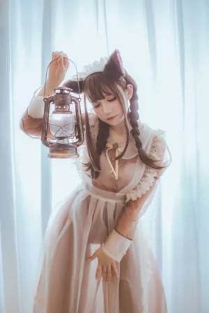 《透明女仆》｜coser衣衣 · 31张写真