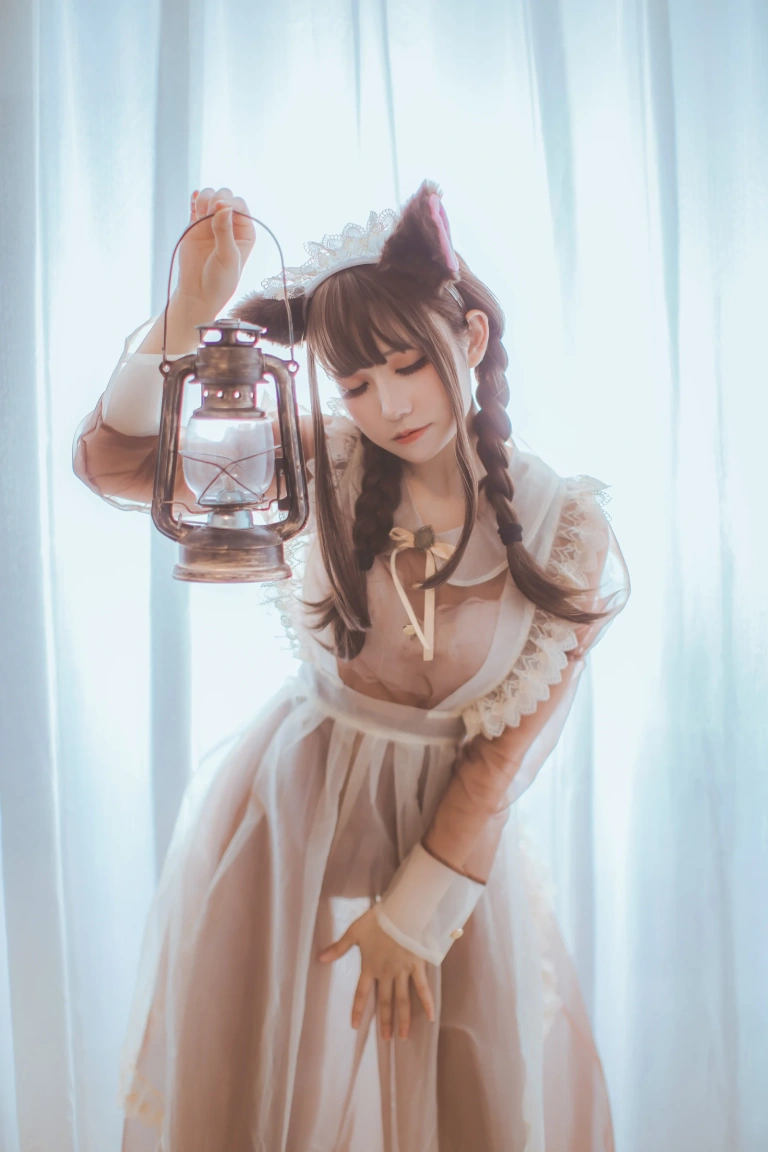 《透明女仆》｜coser衣衣 · 31张写真