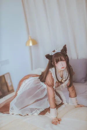 《透明女仆》｜coser衣衣 · 31张写真