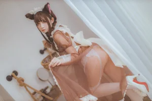 《透明女仆》｜coser衣衣 · 31张写真