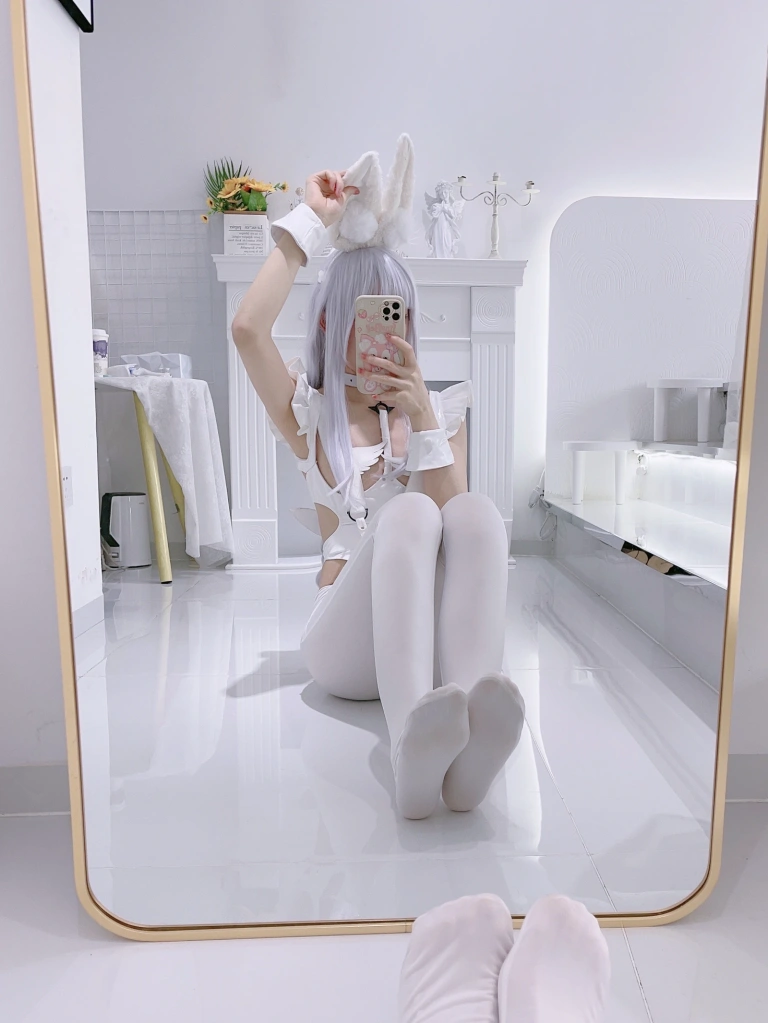 《恶毒兔女郎》｜coser衣衣 · 39张写真、4 个视频