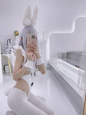 《恶毒兔女郎》｜coser衣衣 · 39张写真、4 个视频