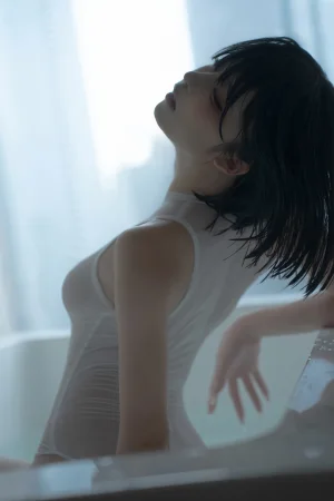 《透明竞泳》｜纸悦Etsu_ko · 65张写真